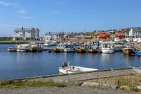 Småbåthavna i Vestbygd er godt beskyttet av en molo. Foto: Leif-Harald Ruud (2020).