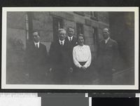 77. Fartein Valen, O. M. Sandvik, Wilhelm Munthe, fru Louise v. Hanno og Helge Kragemo, høsten 1933 - no-nb digifoto 20151125 00101 blds 07704.jpg