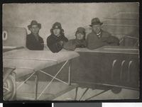 71. Fartein Valen med venner i Paris, vinteren 1927-1928 - no-nb digifoto 20151125 00127 blds 03030.jpg