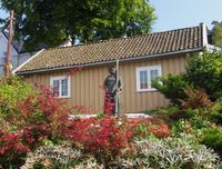 Statue av fergekvinnen Jacobine Wilhelmsen ved Storgata i Drøbak. Foto: Stig Rune Pedersen