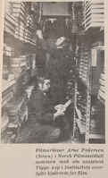 Filmarkivar Arne Pedersen (foran) i Norsk Filminstitutt sammen med sin assistent Viggo Asp i Instituttets overfylte kjølerom for film.
