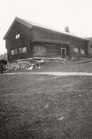 5. Finnesgård, Buskerud - Riksantikvaren-T057 01 0034.jpg