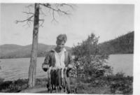 Arne med fangst av fisk på Fiskeløys 1933