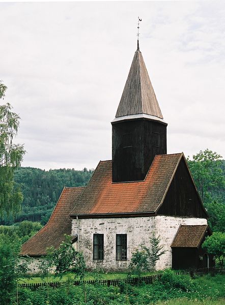 Fil:Fiskum gamle kirke.jpg