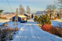 I enden av den søndre avgreiningen av Fjælstadgrenda ligger gården Hval. Foto: Leif-Harald Ruud (2021)