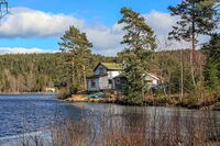 Villa på en odde sørøst for dammen i Bindingsvannet. Foto: Leif-Harald Ruud
