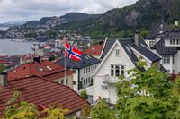Utsikt fra Fjellveien mot Sandviken og Eidsvåg. Foto: Leif-Harald Ruud (2022)