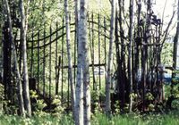 Den gedigne porten til Flaen Brug fotografert rundt 1980 er dessverre borte i dag.