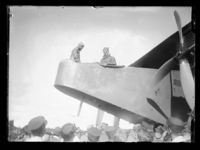 34. Fly på bakken - no-nb digifoto 20160212 00094 NB NS NM 02696.jpg