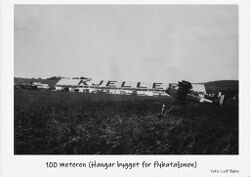 Flybataljonens 100-meterhangar var godt synlig både fra bakken og fra lufta.
