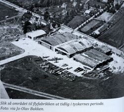 Flyfabrikken tidlig i krigen. Foto Wehrmacht.
