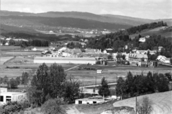 Flyplassbygningene sett fra Sørum gård 1961.