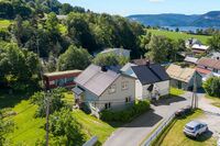 Husrekke i Skippergata i Folkestadbyen 2021. Reine fremst