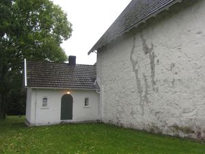 Fon kirke i Re 2 2012.jpg