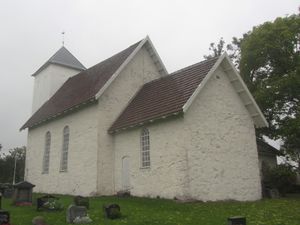 Fon kirke i Re kommune 2012.jpg