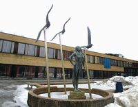 Fonteneanlegget Kvinne og måker, Etterstad videregående skole i Oslo. Foto: Stig Rune Pedersen
