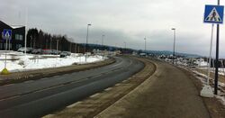 Fotgjengerskilt oppsatt, men uten asfaltopphøyning 01.06.2016.