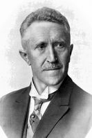 Kontorsjef Christian Nielsen, Bergen var styremedlem i Norges Landssangerforbund og formann i stevnekomiteen for 10. Landssangerstevne i Bergen 1926