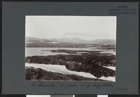 66. Fra Holmvandene ved grænsen øst for Hatfjelddalen - no-nb digifoto 20160317 00166 bldsa NGU0405.jpg