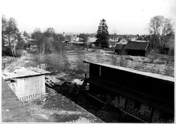 Foto tatt fra Strømmen Bygningssnekkeri mot Berg og kirken.