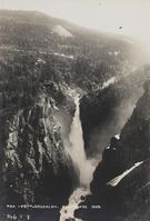 155. Fra Vestfjorddalen. Rjukanfos - no-nb digifoto 20160412 00139 bldsa EYDE 5 07B 044.jpg