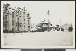 Vinderen stasjon bak i bildet. Fotograf ukjent/Nasjonalbibliotekets bildesamling