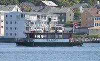 «Framnæs» på tur i Kristiansund havn. Nordlandet i bakgrunnen. Foto: Chris Nyborg (2017).