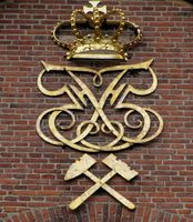 Kong Frederik Vs monogram på vegg på Kongsberg kirke. Foto: Stig Rune Pedersen