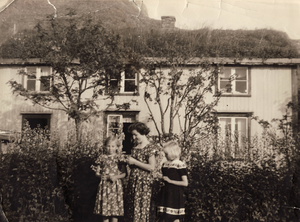 Fredheim under Søvik Alstahaug våningshus 1950-år.png