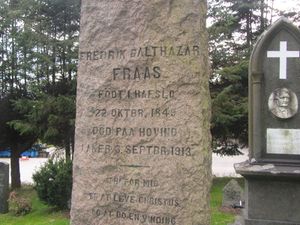 Fredrik Balthazar Fraas gravminne.jpg