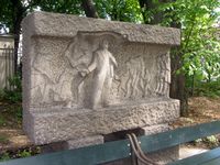 Minnesmerke over professor i litteraturhistorie, Fredrik Paasche (1886-1943). Minnesmerket har påskriften «Reist av norske og svenske elever». Foto: Stig Rune Pedersen (2014).