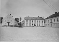 Bygningen (helt til høyre). Foto: Mittet / Nasjonalbiblioteket (1959).