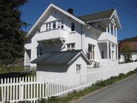 Fredtun i Lensmannsgata i Folkestadbyen 2020. Foto: Olav Momrak-Haugan