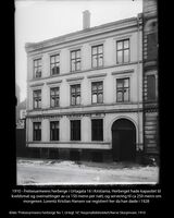 1910 - Urtegata 16 på Grøndland, Kristiania. Frelsesarmeens nattherberge for hjemløse menn. Foto: Narve Skarpmoen