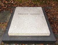 Fridtjof Nansens (1861-1930) grav på Polhøgda i Bærum. Foto: Stig Rune Pedersen (2012).