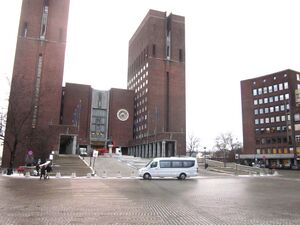 Fridtjof Nansens plass Oslo des 2012 2.jpg