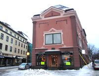 Frimurerlosjen i Tønsberg, tegna av Helga Brat og oppført 1924/25 i nordisk nybarokk. Foto: Stig Rune Pedersen (2012)