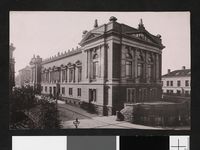 Eldre bilde av bygningen, ukjent fotograf og dato.