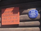 Blå plakett ved Frognerseteren hovedrestaurant. Foto: Stig Rune Pedersen