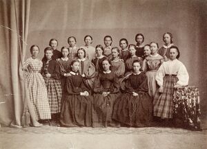 Fru Autenrieths pikeskole klasse omkr 1862.jpg