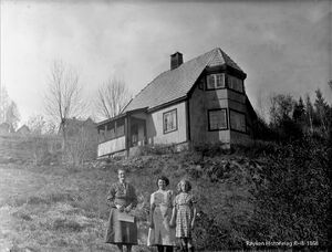 Frydenlundbakken i Åros (RHB-1868).jpg