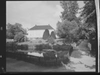 93. Fylkesmuseet i Skien, Brekkeparken - no-nb digifoto 20150218 00067 NB MIT FNR 17144 B.jpg