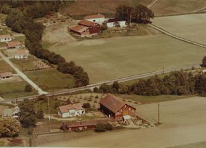 Gårdene Lerberg og Lilleby - WF232.jpg