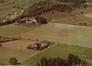 Gårdene Lilleby og Sanden ved Hokksund - WF230.jpg