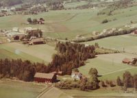 290. Gårdene Sanden og Lerberg ved Hokksund - WF231.jpg