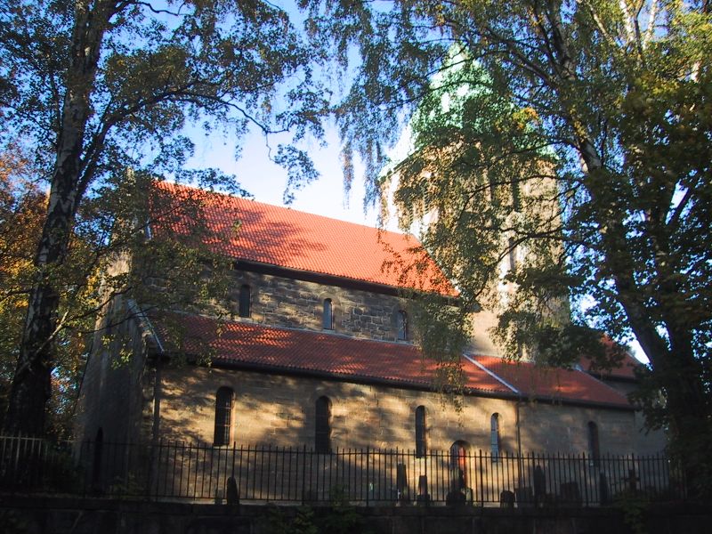 Fil:Gamle Aker kirke.JPG