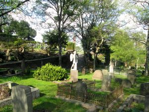 Gamle Aker kirkegård 2013.jpg