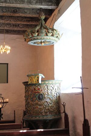 Gamle Glemmen kirke prekestol 01.JPG