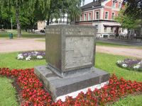 Nic. Schiølls monument over Gamle Bragernes kirke på Gamle Kirkeplass, reist 1941. Foto: Stig Rune Pedersen (2014)