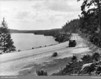 Parti av Gamle Mossevei langs Gjersjøen. Foto: Anders Beer Wilse/Oslo Museum (1932).